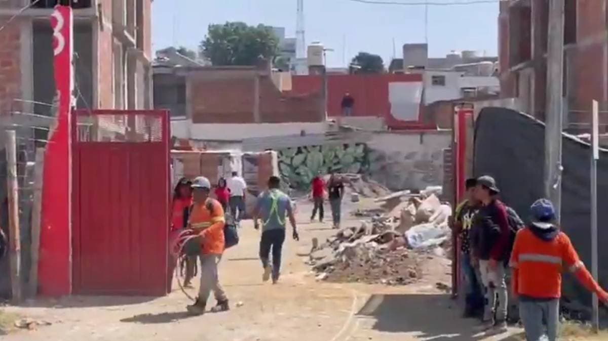 Adolescente cae 8 metros en obra de departamentos en Puebla; investigan condiciones laborales