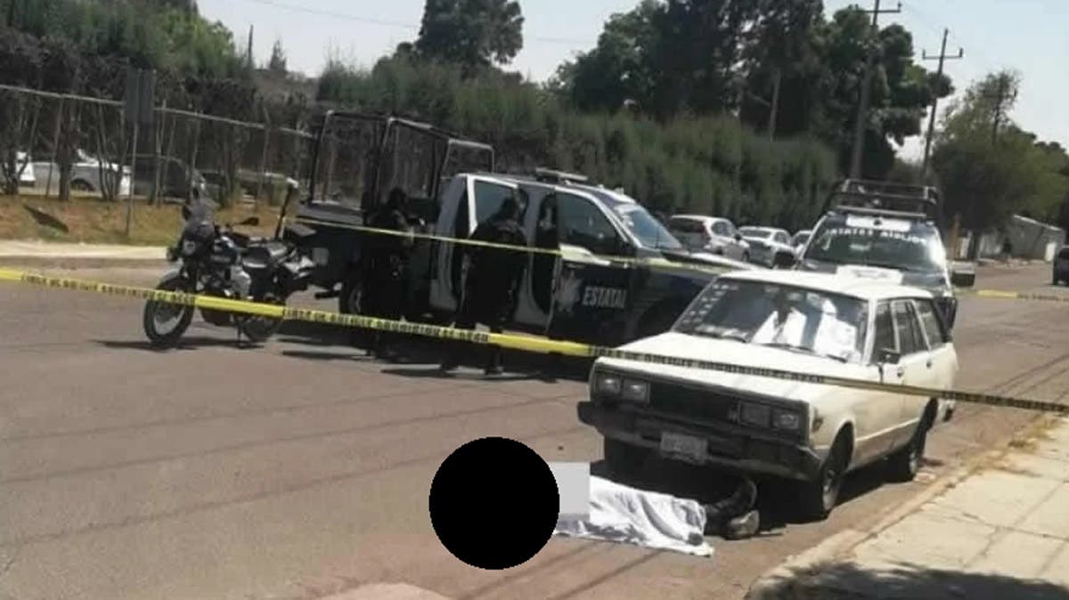 Muere presunto motoladrón tras ser arrastrado por pipa en Puebla