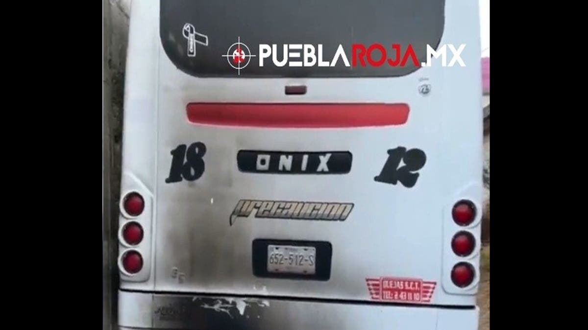Intentan incendiar unidad de la Ruta 18 en Puebla tras jornada de narcobloqueos: vecinos evitan tragedia de madrugada
