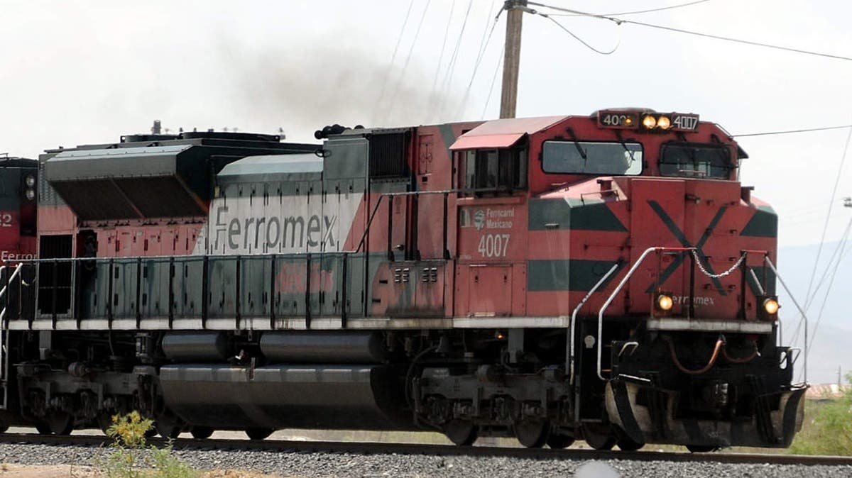 Policía cae de un tren al intentar frenar un asalto en Puebla y resulta lesionado