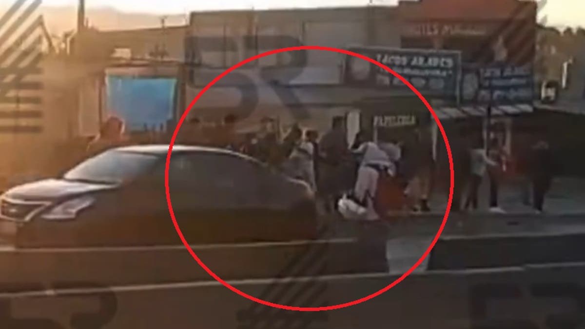 Caos en La Guadalupana: autos particulares auxilian a usuarios varados tras mega paro del transporte en Puebla