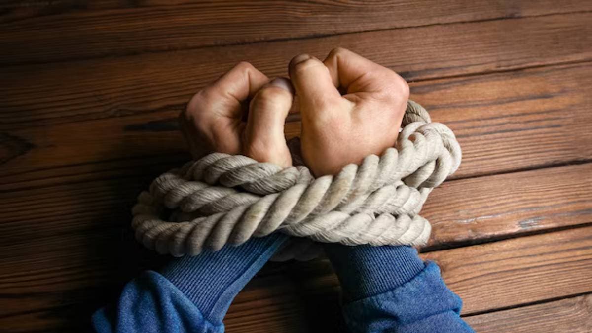 Víctima de asalto aparece atada en carretera Santa Isabel Cholula–Chipilo