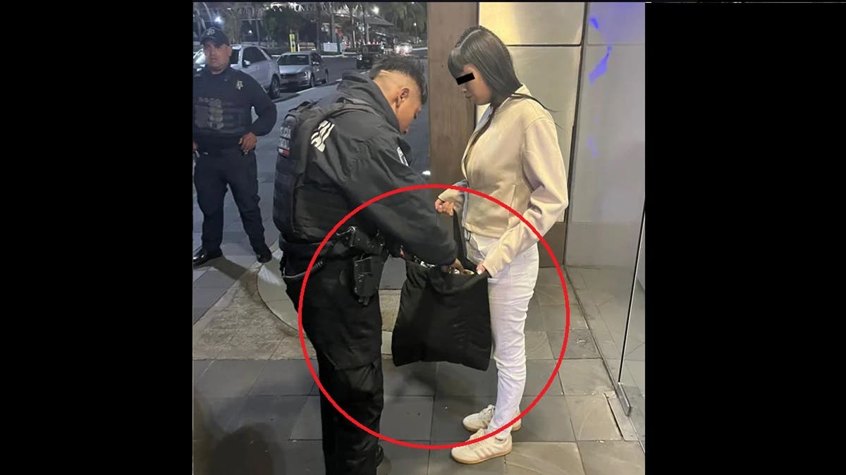 Intentó salir sin pagar: detienen a joven por robo de más de 14 mil pesos en Palacio de Hierro Puebla