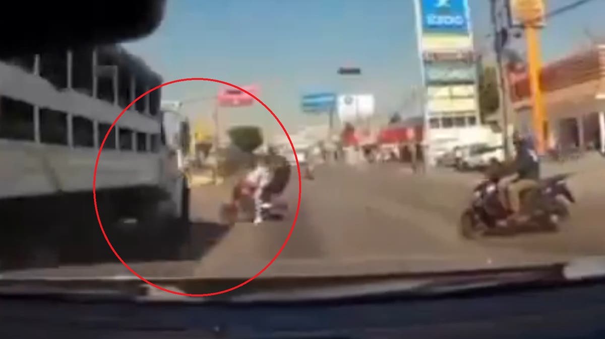 Unidad de Guardia Nacional invade carril del Mexibús y arrolla a motociclistas: un hombre murió y una mujer está grave