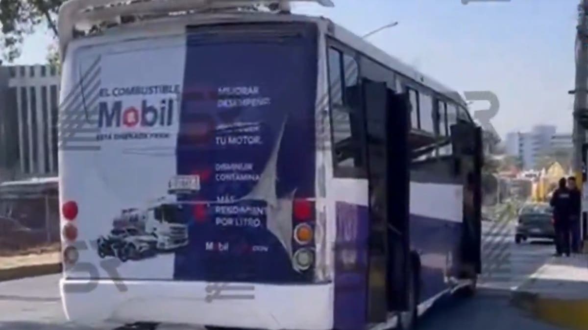 Grave accidente de transporte público en Puebla, persona lesionada tras caer de un “Morados”