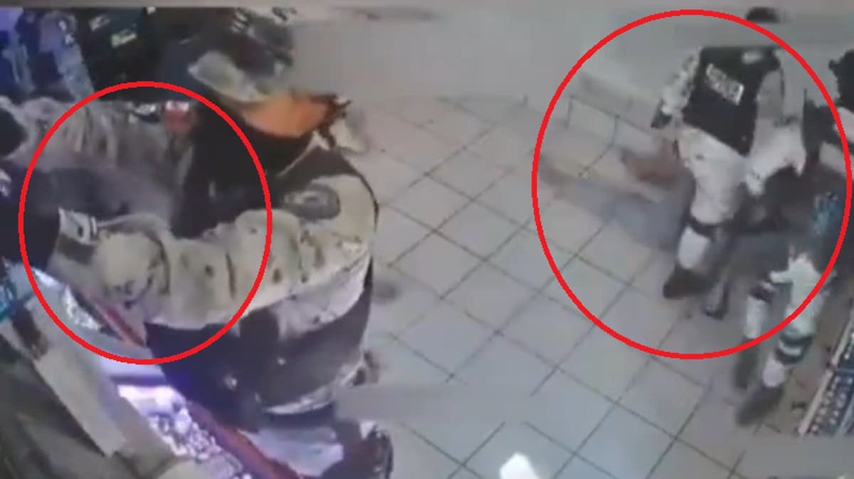 Indignación nacional: nuevo video exhibe a presuntos militares robando dinero de máquinas tragamonedas