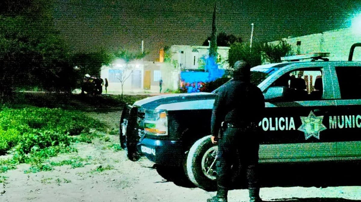 Matrimonio alcoholizado ataca con machete a un hombre en Puebla; vecinos alertan y logran su detención