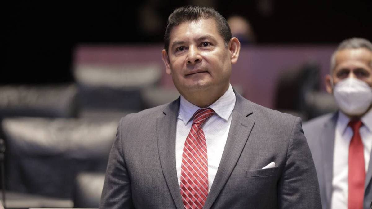 Armenta exige a partidos no postular delincuentes como candidatos en Puebla