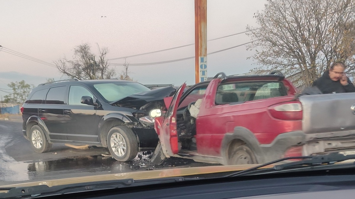 Fuerte choque en la Puebla–Tlaxcala deja un herido grave; conductor huye y abandona su camioneta