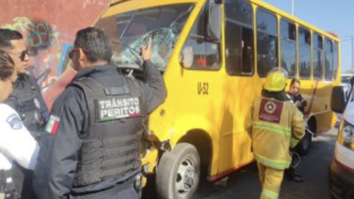 Choque en Las Torres deja a estudiantes de la BUAP con lesiones: buscan a chofer que huyó tras el impacto