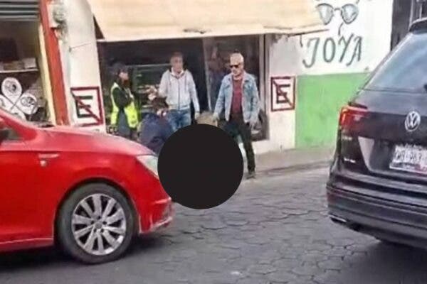 Agresión a supervisor de parquímetros en el Centro Histórico de Puebla queda grabada en video