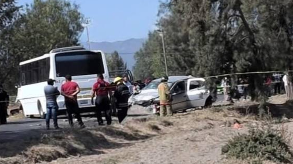 Choque frontal en Puebla deja a pareja de adultos mayores sin vida y más de 15 lesionados