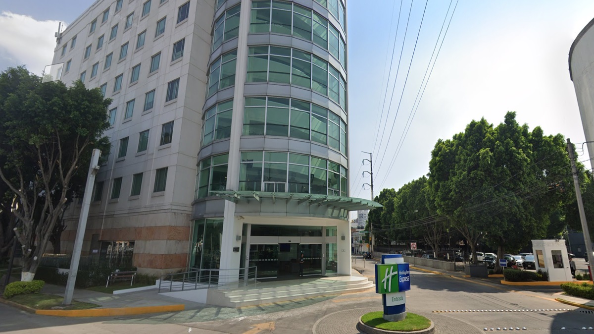 Tragedia en hotel Holiday Inn de Puebla: hallan sin vida a mujer y a su hijo; familiar sobrevive