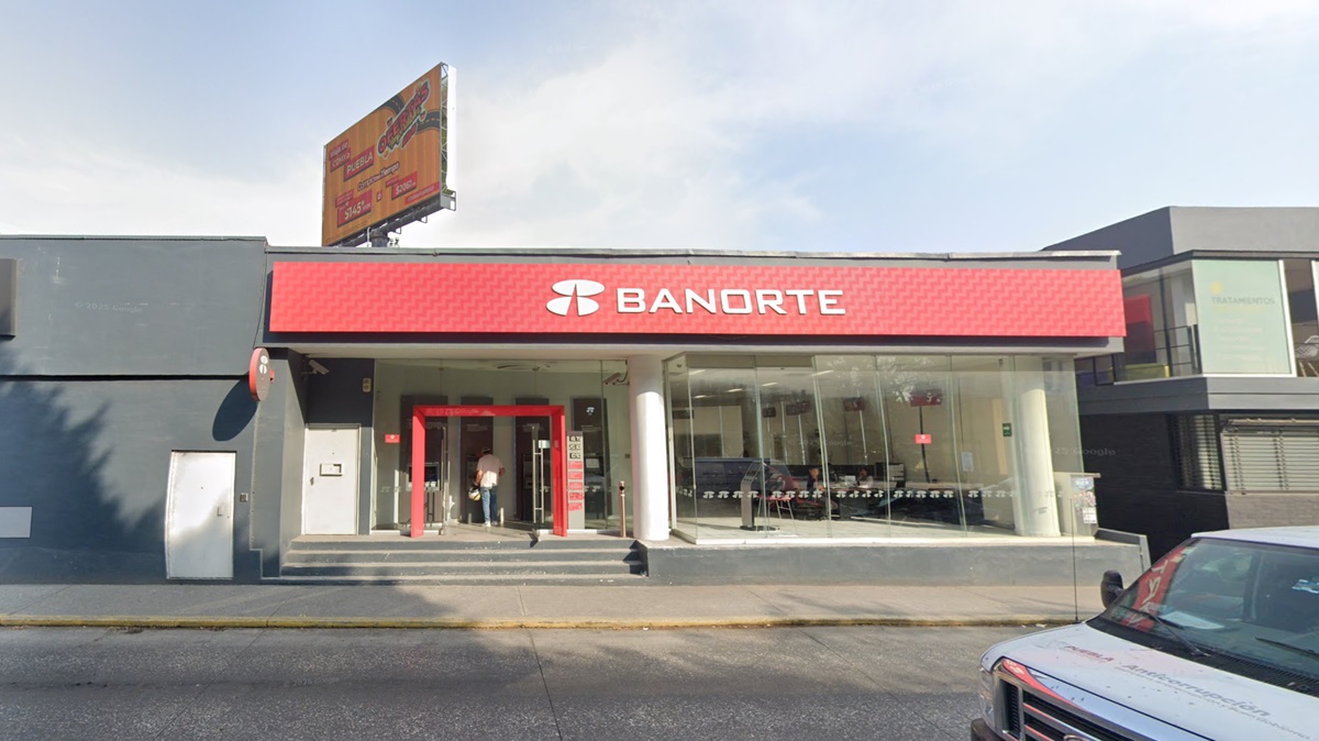 Alerta en Plaza Dorada: roban medio millón a cuentahabiente tras salir de Banorte en Puebla
