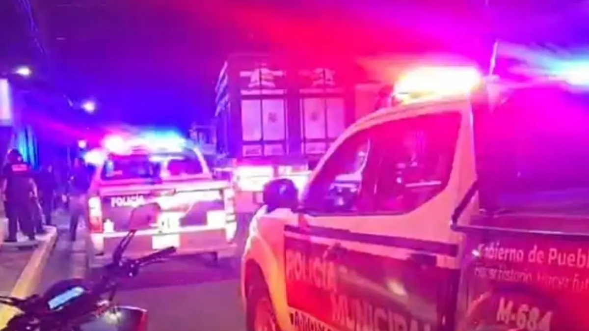 Ataque en Puebla: disparan a policía, vuelca su auto y sobrevive; investigan posible conflicto vial en Atlixco