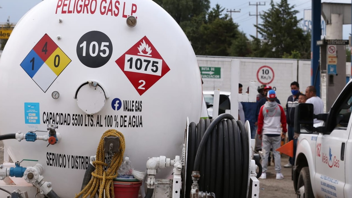 Se hacen pasar por clientes y asaltan gasera en Puebla: así operaron en segundos
