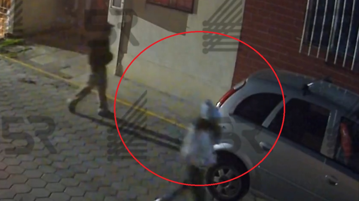 Puebla: pareja roba auto frente a una casa en Cuautlancingo; cámaras captan todo