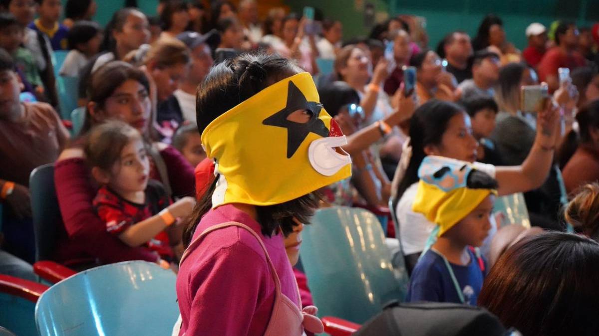 Entre máscaras y aplausos: Puebla celebra a la niñez con lucha libre y un mensaje que va más allá del ring