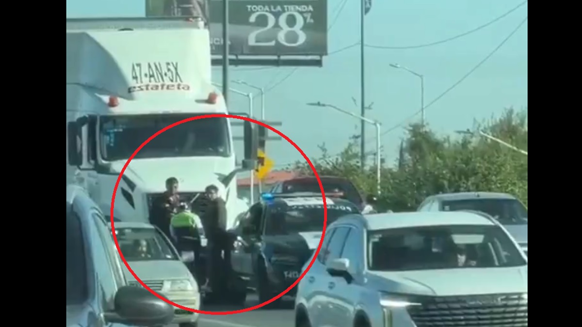 Caos en Periférico Ecológico: detención de trailero paraliza circulación en Puebla