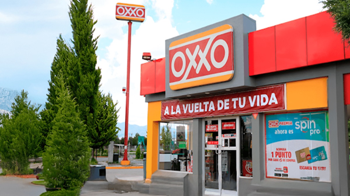 Asalto en la México–Puebla: sujeto roba 5 mil pesos en Oxxo tras amenazar con arma