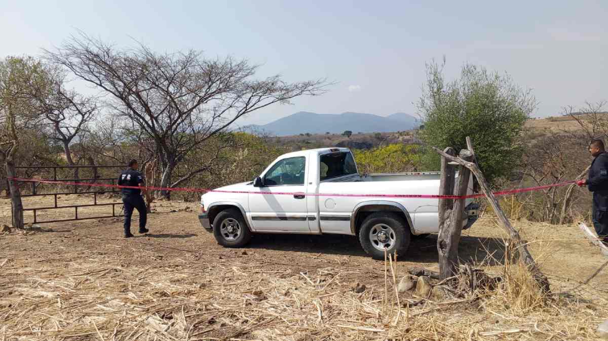 Hallan a mujer sin vida dentro de camioneta abandonada en Cohuecan