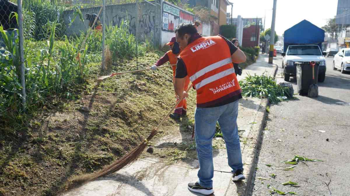 Pepe Chedraui supervisa limpieza de barrancas en Puebla para prevenir riesgos por lluvias