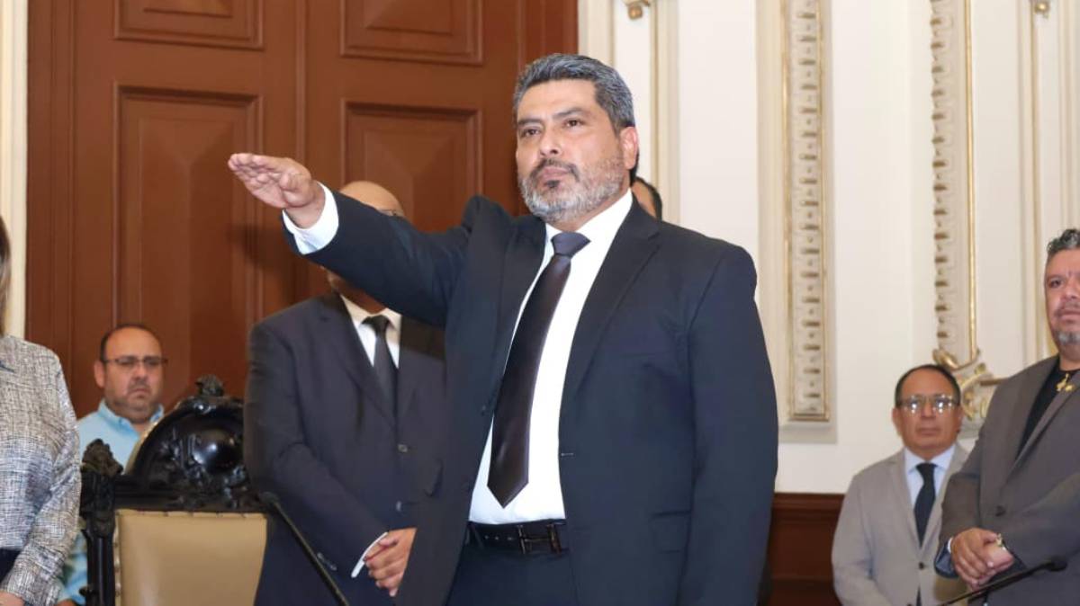Cabildo de Puebla nombra a Alfonso Aguilar como nuevo secretario del Ayuntamiento