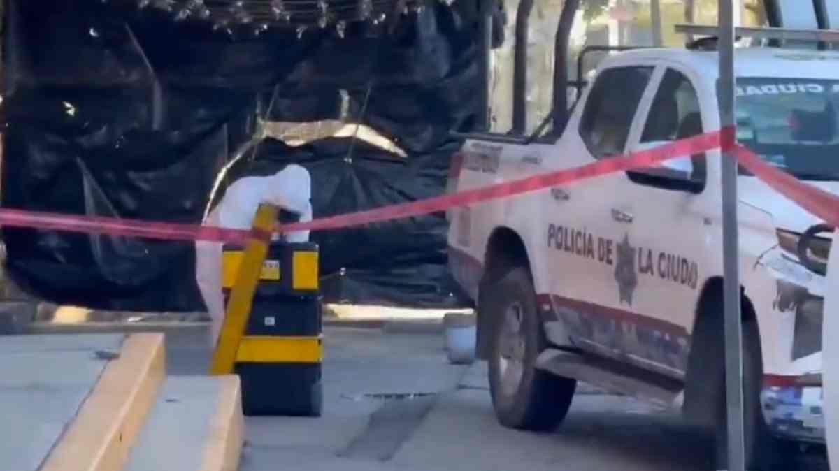 Hallan sin vida a “El Chupón”, conocido limpiaparabrisas, afuera de un Oxxo en la carretera Puebla–Tlaxcala