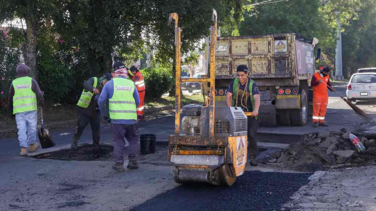 Bacheo en Puebla continúa en distintos puntos; cuadrillas trabajan en la 18 Poniente