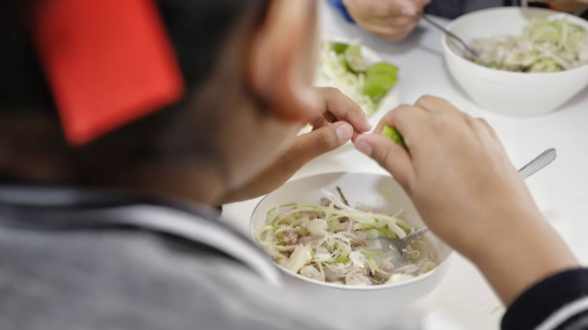 Puebla apuesta por desayunos calientes en escuelas; nuevas cocinas buscan aliviar gasto familiar