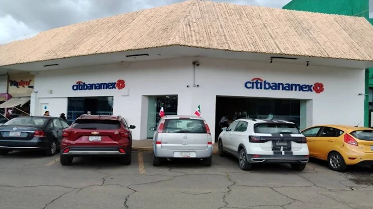 Trampa en el cajero: despojan de sus ahorros a cliente de Banamex en Plaza San Pedro mediante “cambiazo”