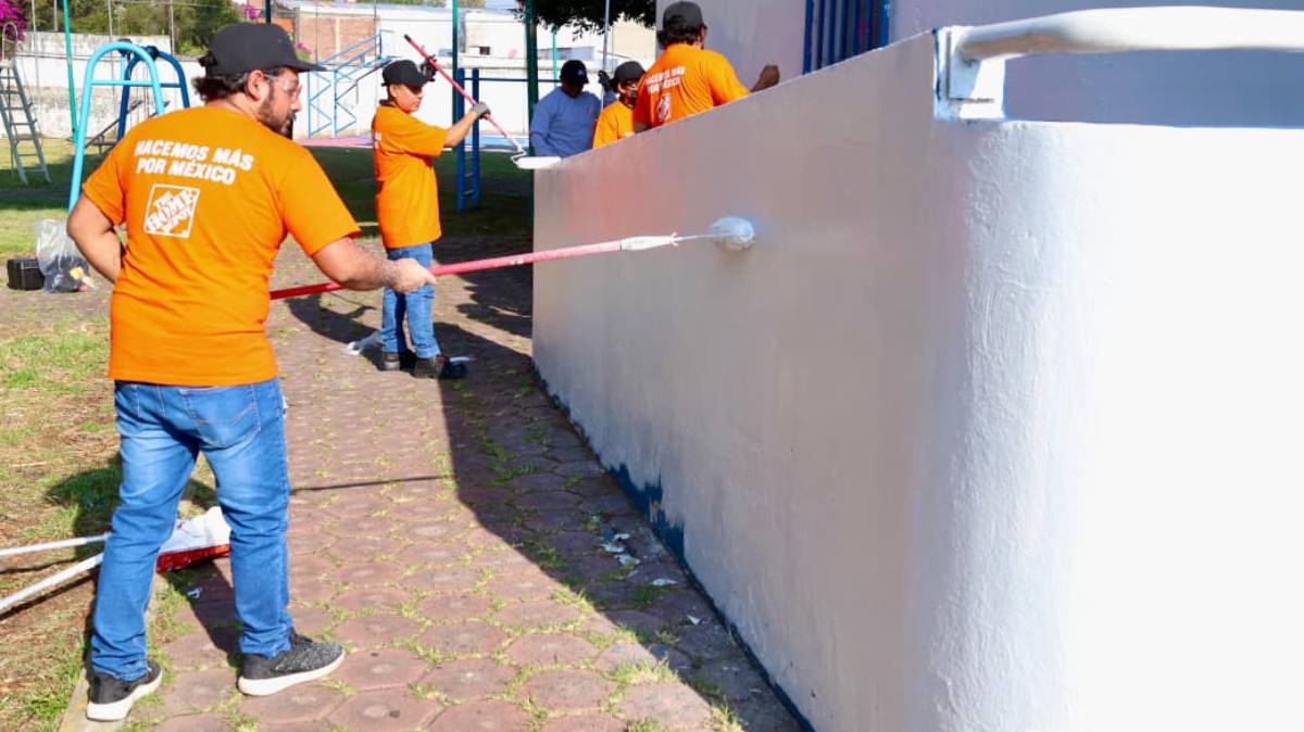Gobierno de Pepe Chedraui y Home Depot rehabilitan deportivo en Puebla; buscan rescatar espacios olvidados