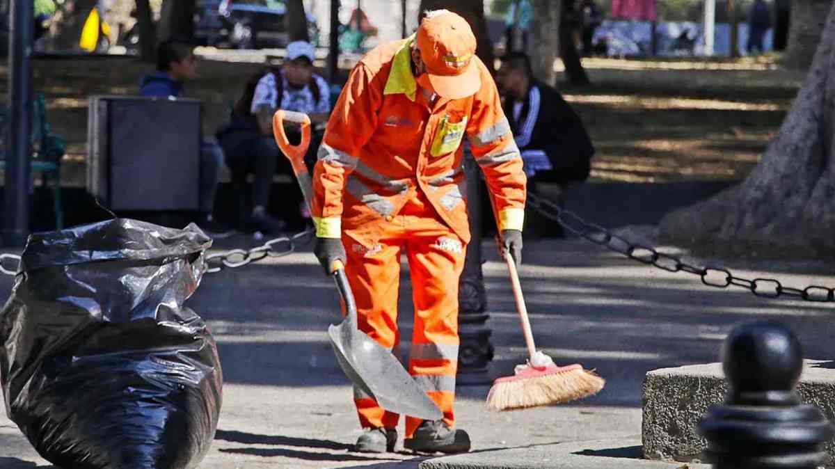 Trabajadores de limpia en Puebla obtienen aumento a prestaciones y salario tras acuerdo laboral