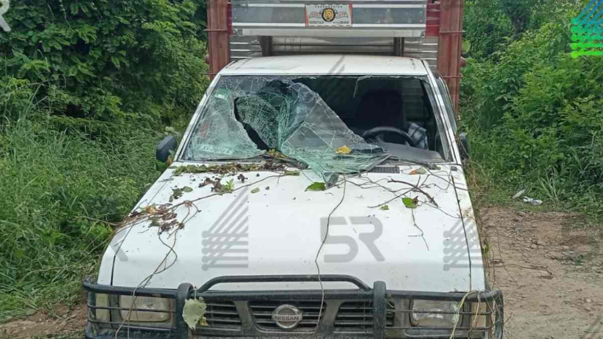 Volcadura en la Sierra Norte de Puebla termina en tragedia; familiares retiraron el cuerpo antes de la llegada de autoridades