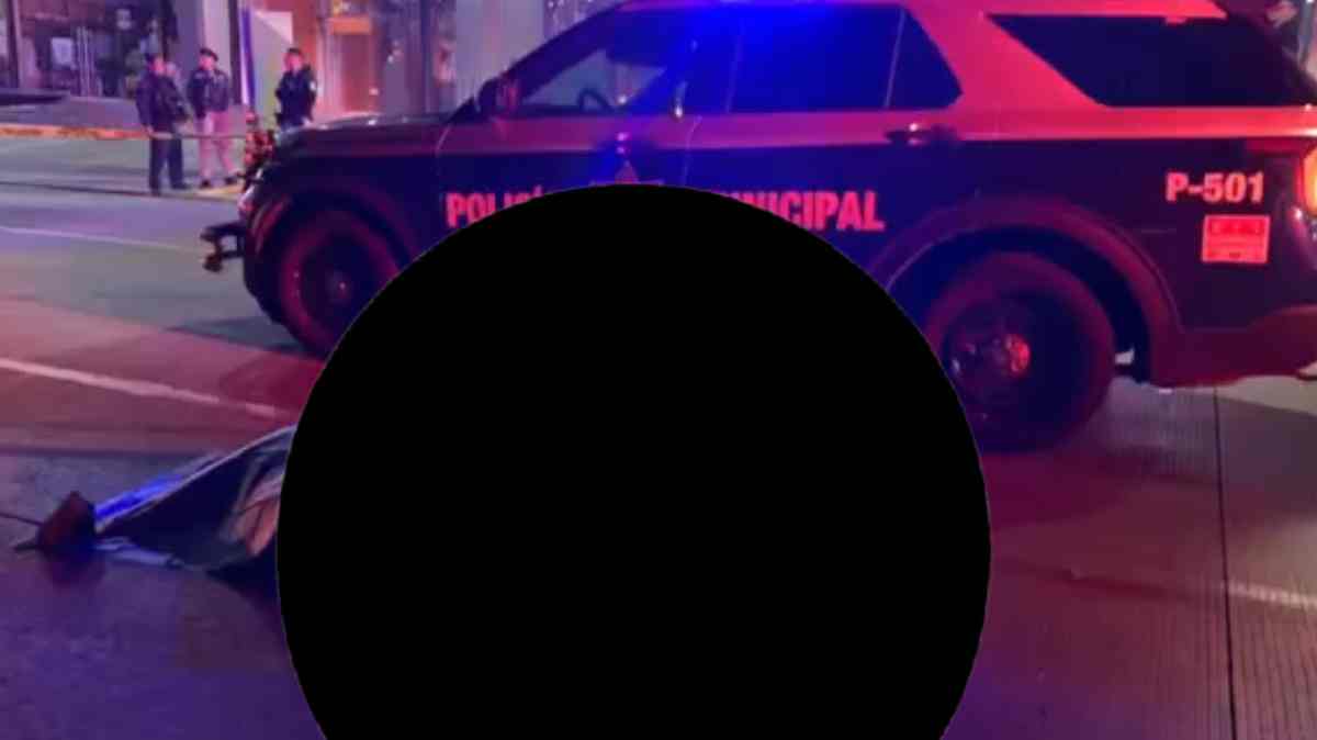 Joven muere tras accidente en motocicleta en Lomas de Angelópolis; perdió el control y se estrelló contra guarnición