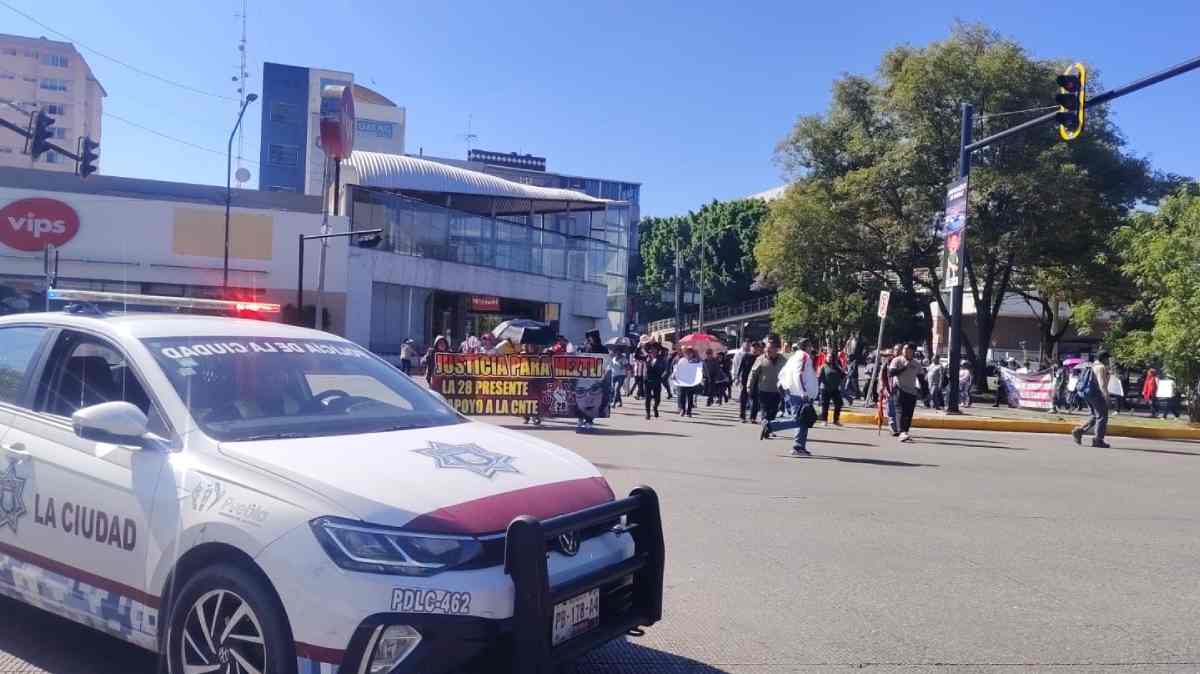 Integrantes de la 28 de Octubre colapsan el Bulevar 5 de Mayo en protesta por el caso Meztli Sarabia