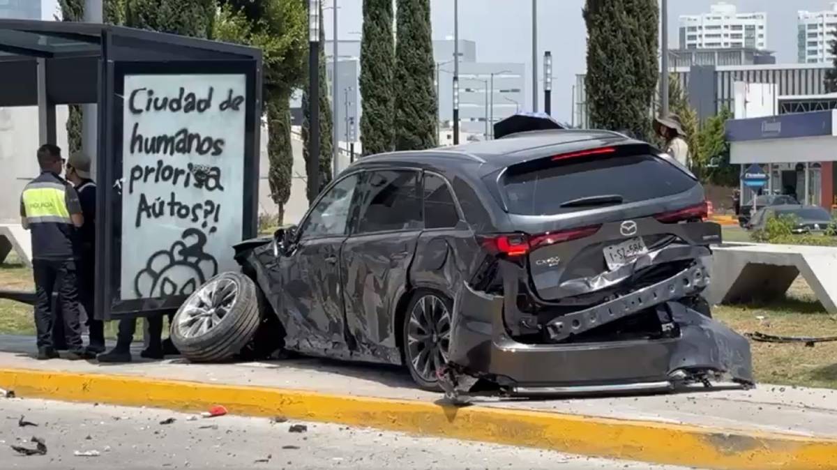 Choque en Vía Atlixcáyotl genera tráfico en Puebla: señalan exceso de velocidad cerca del CCU