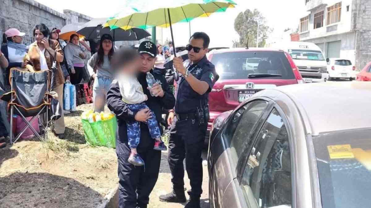Dejan a niño de 3 años encerrado en auto por boletos de “El Buki” en Morelia; policías lo rescatan a tiempo