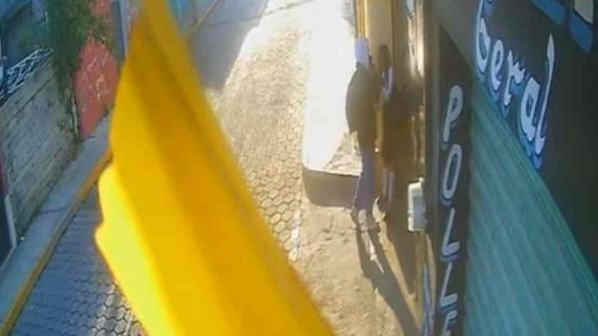 Asalto a plena luz del día en Ciudad Serdán: acorralan a estudiante y le arrebatan sus celulares
