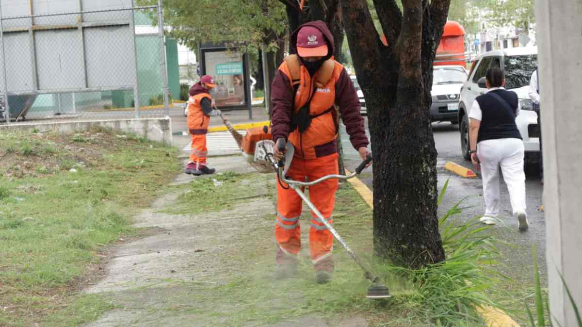 Supervisan jornada de limpieza en Puente de México para reforzar el mantenimiento urbano en Puebla