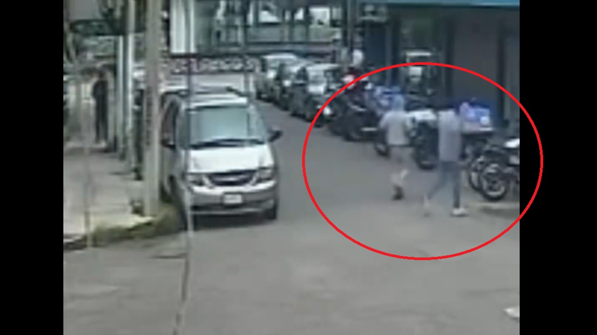 ¡A plena luz del día! Captan robo de motocicleta afuera de Domino’s Pizza en Plaza Dorada