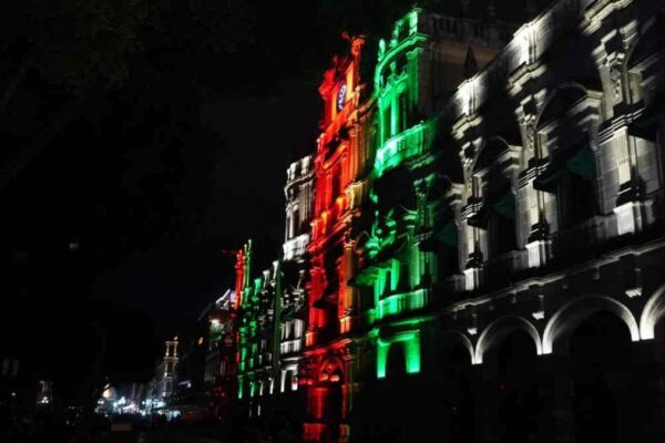 Palacio Municipal estrena nueva iluminación LED; así luce el corazón de Puebla por las noches