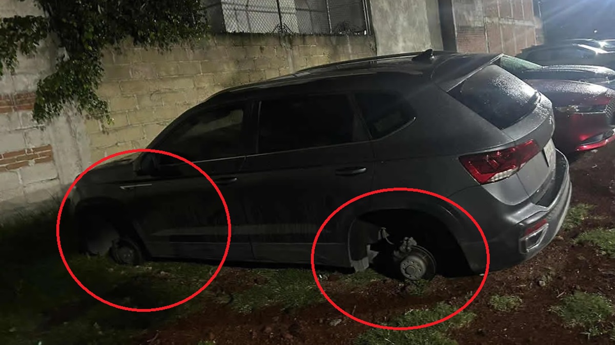 Roban 3 llantas a camioneta en estacionamiento de restaurante en Cholula.