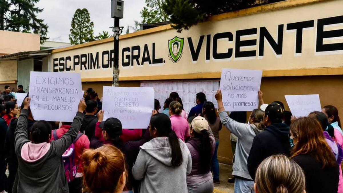 Protesta en primaria Vicente Guerrero: acusan a directora de malos tratos y anomalías económicas