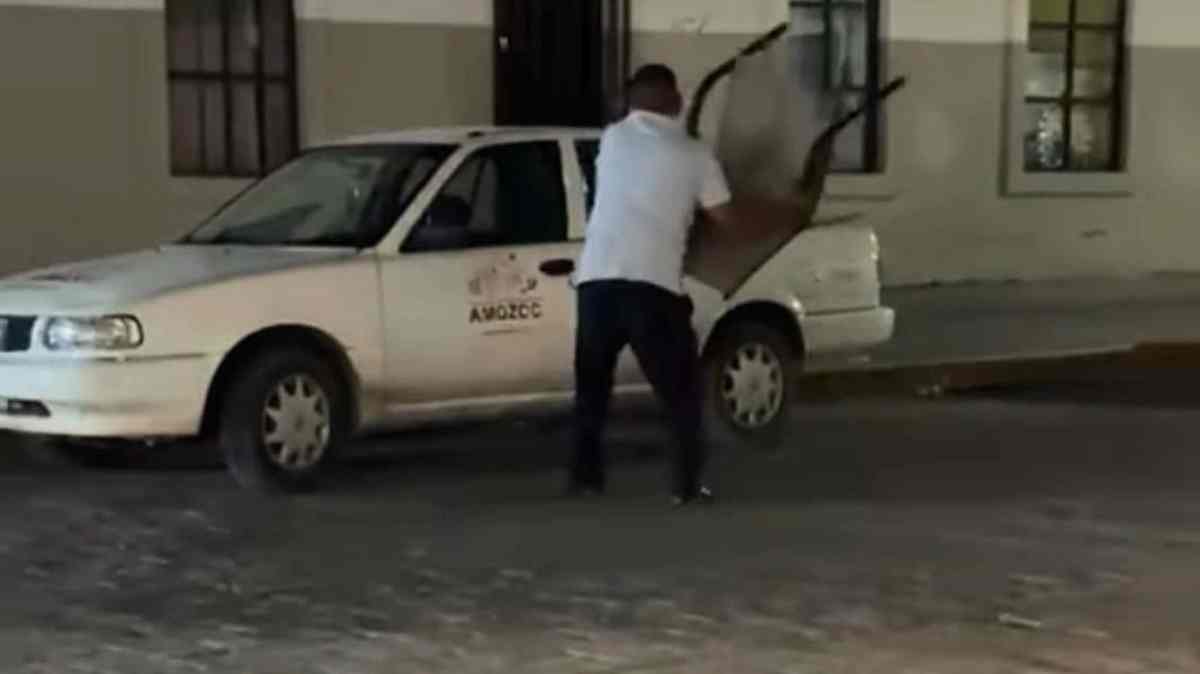 Ayuntamiento de Amozoc despide a trabajador captado en aparente estado de ebriedad intentando abrir vehículo oficial con silla