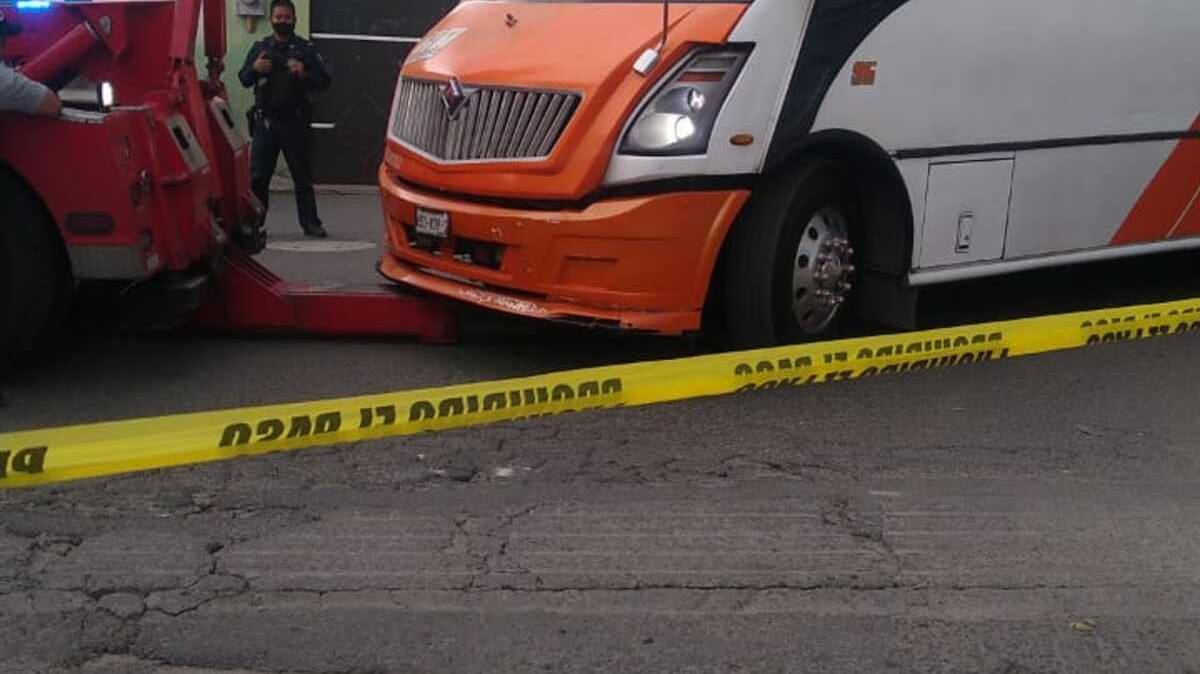 Reportan presunto asalto en unidad de la Ruta 68 en Xonacatepec; pasajeros esperan información oficial