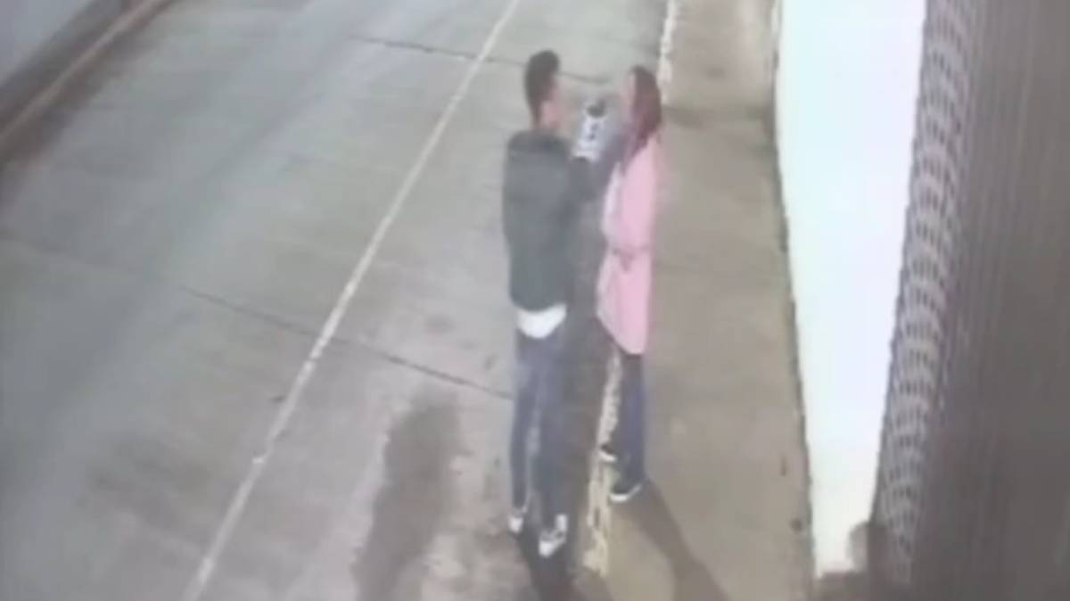 Sujeto golpea a su novia en San Felipe Hueyotlipan; vecinos exigen denuncia