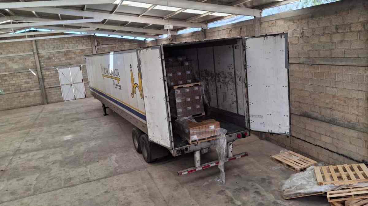 Tráileres robados en Puebla terminan ocultos en parques industriales abandonados, revela SSP