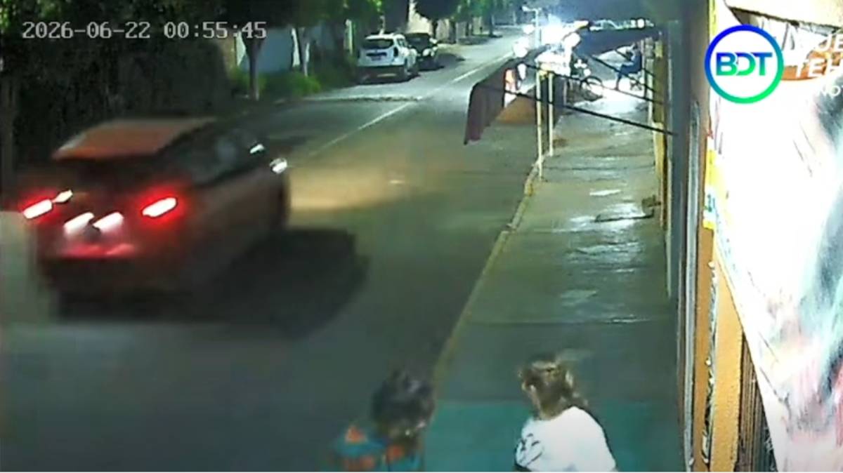 Alertan en Tehuacán por camioneta señalada de lanzar huevos a peatones durante la madrugada