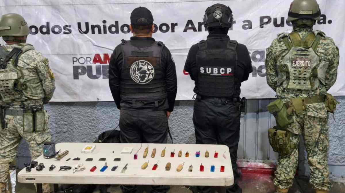 Decomisan armas hechizas y objetos prohibidos durante operativo en el penal de San Pedro Cholula